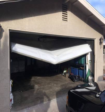 Garage-Door-Hanging-by-cables-emergency-situation