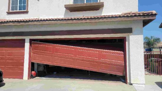 Broken-Garage-Door-Before-fixing